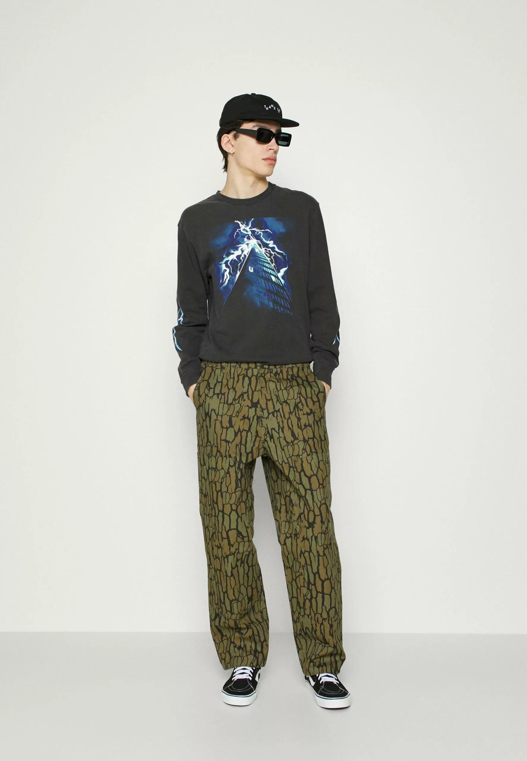 HUF Triangle Of Lightning- Longsleeve - Black 3 HUF Triangle Of Lightning- Longsleeve - Black - Afbeelding 3