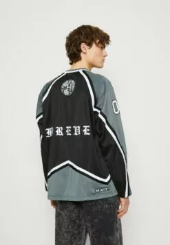 HUF Center Ice Hockey - Longsleeve - Black 8 HUF Center Ice Hockey - Longsleeve - Black -Huf Winkel 1eb7245bc4c74301854cdb5d42496f79