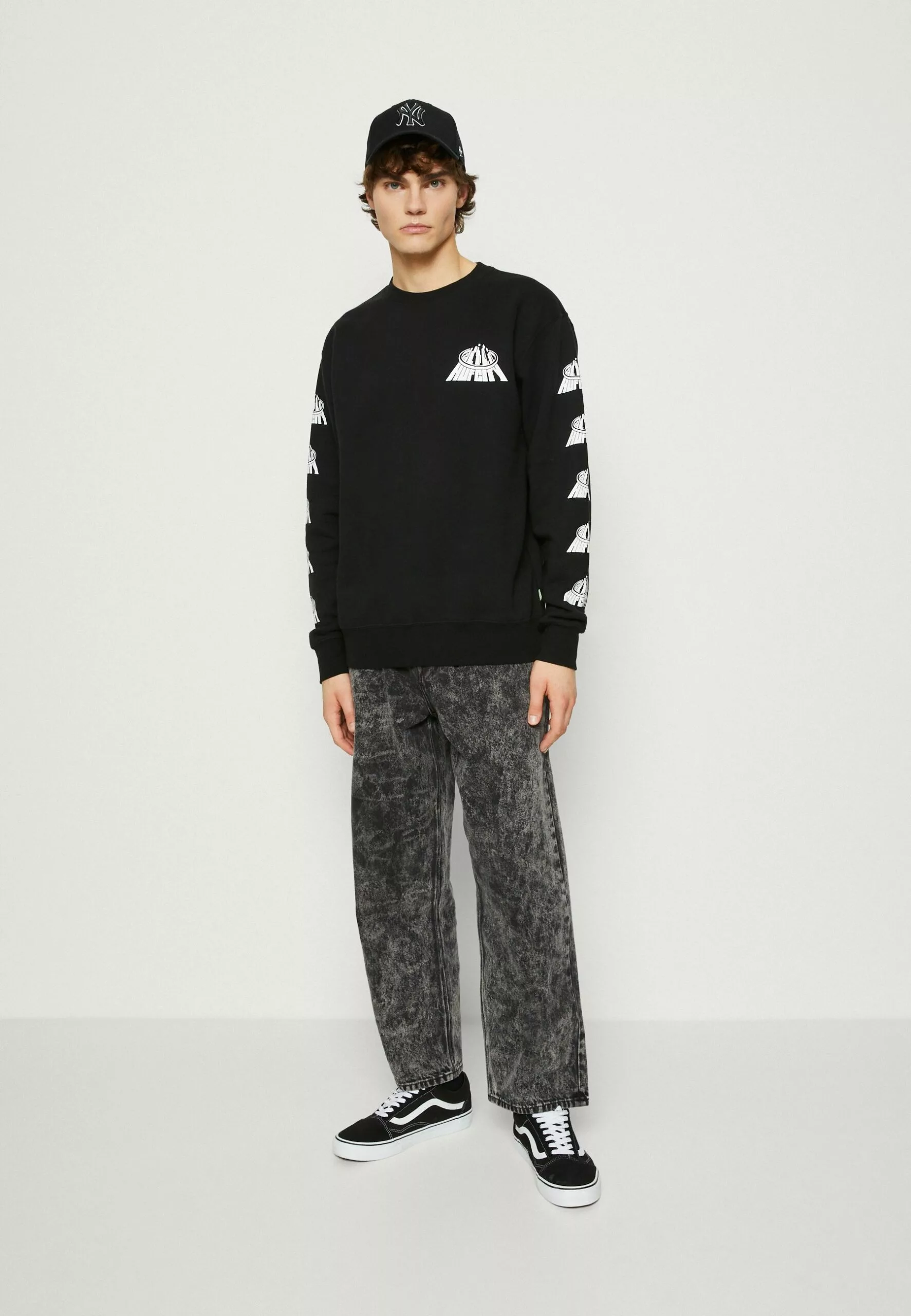 HUF City Crewneck - Sweater - Black 2 HUF City Crewneck - Sweater - Black - Afbeelding 2