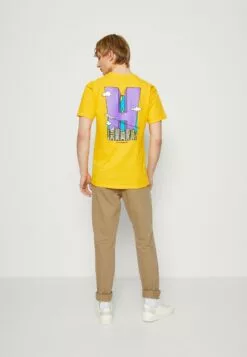 HUF City Tee - T-Shirt Print - Gold 8 HUF City Tee - T-Shirt Print - Gold -Huf Winkel 3cbb96f1ea5e42c78fc43c3c532b73ef