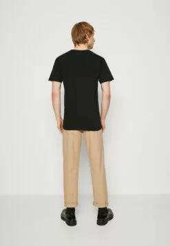 HUF Still Life Number 420 Tee - T-Shirt Print - Black 8 HUF Still Life Number 420 Tee - T-Shirt Print - Black -Huf Winkel 63e3c187bff140e8af914663a4fce420