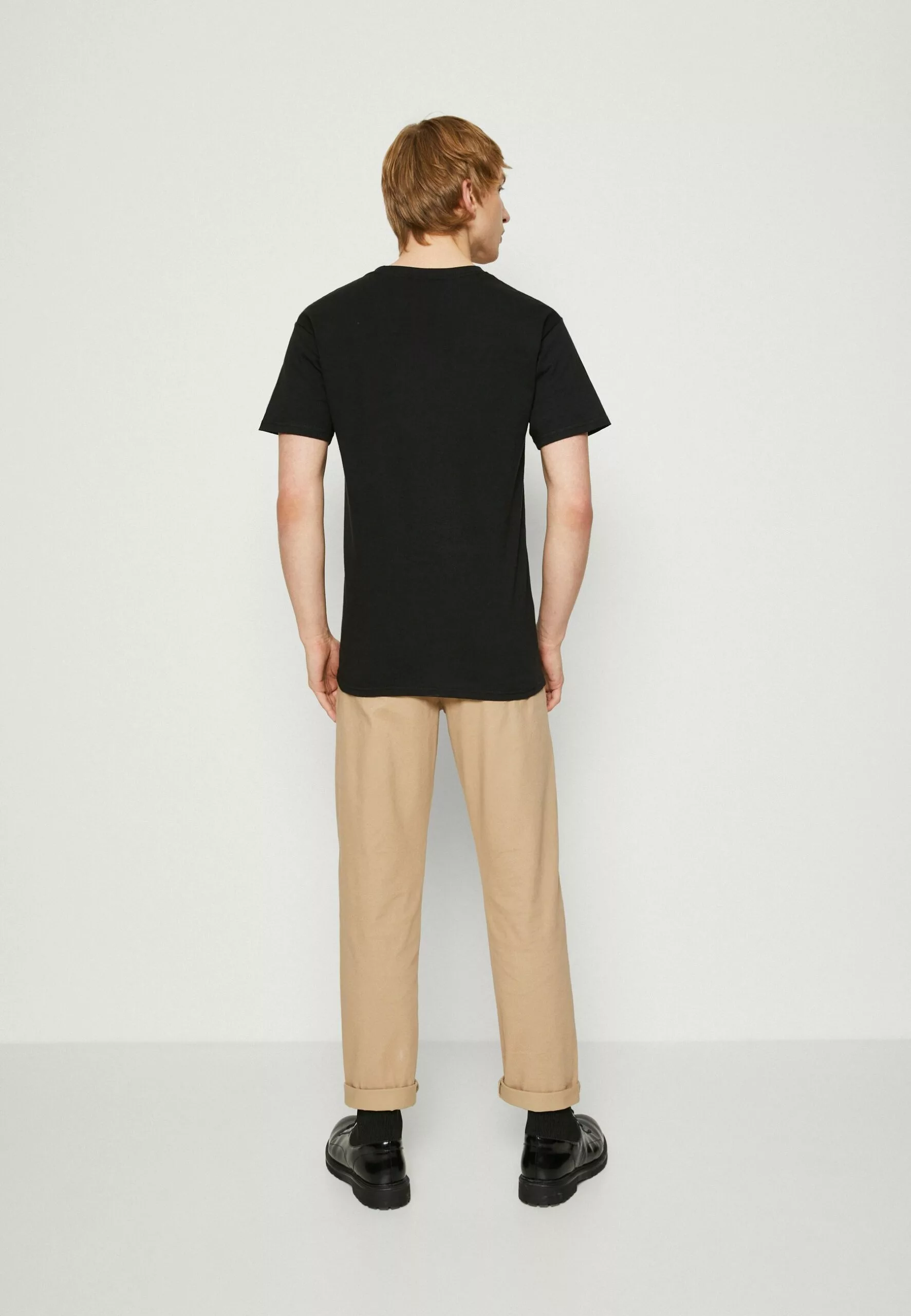 HUF Still Life Number 420 Tee - T-Shirt Print - Black 3 HUF Still Life Number 420 Tee - T-Shirt Print - Black - Afbeelding 3