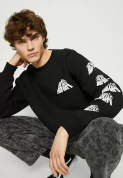 HUF City Crewneck - Sweater - Black 9 HUF City Crewneck - Sweater - Black -Huf Winkel 8d79add2f2e941efb6b61969b35dcff7