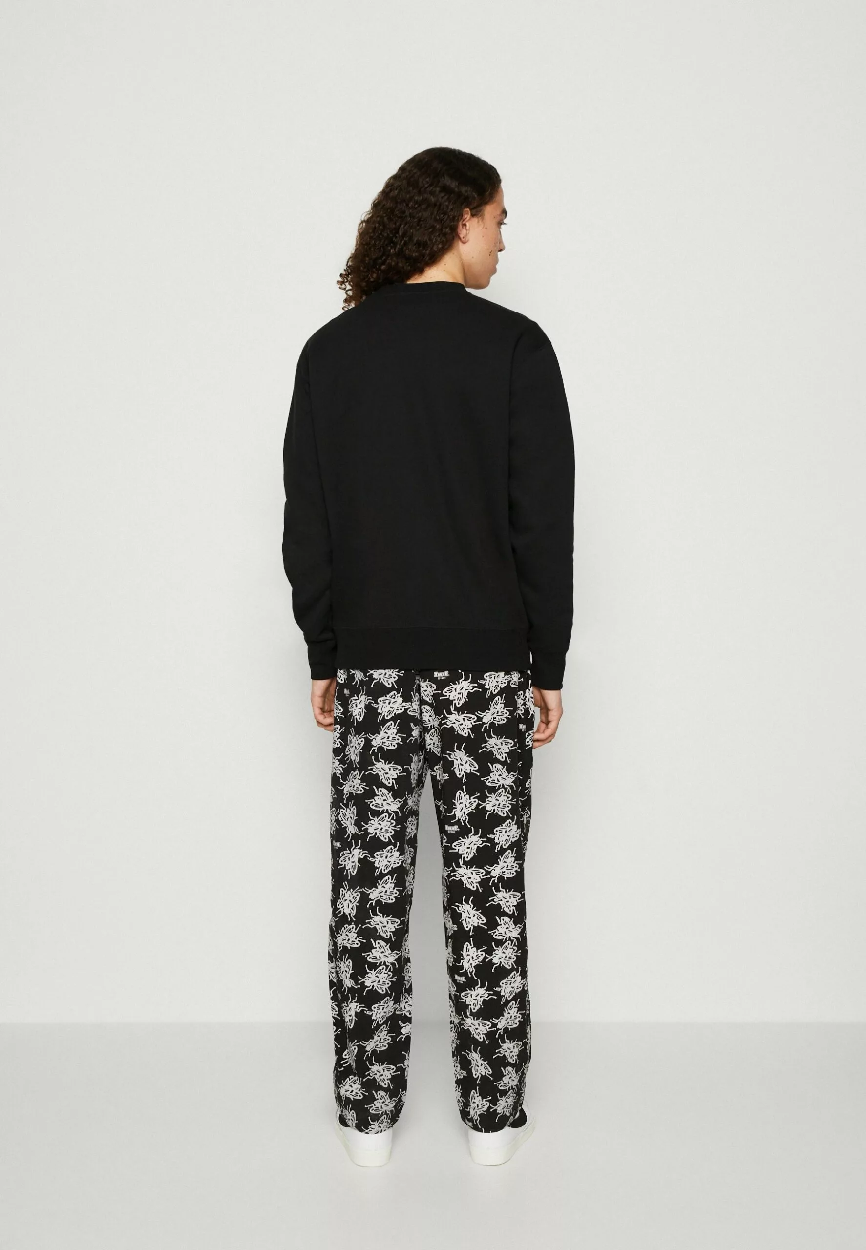 HUF Internationally Known Crewneck Unisex - Sweater - Black 3 HUF Internationally Known Crewneck Unisex - Sweater - Black - Afbeelding 3