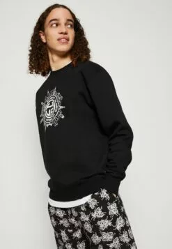 HUF Internationally Known Crewneck Unisex - Sweater - Black 9 HUF Internationally Known Crewneck Unisex - Sweater - Black -Huf Winkel c4b83d0818114506a0b3a3cec8fe3315