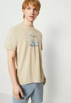 HUF Swan Song Tee Unisex - T-Shirt Print - Clay -Huf Winkel e7b94118fc25476eb98e80c421acf967